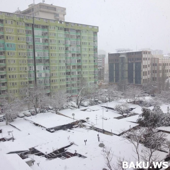 Баку оделся в белый наряд (фото, видео)