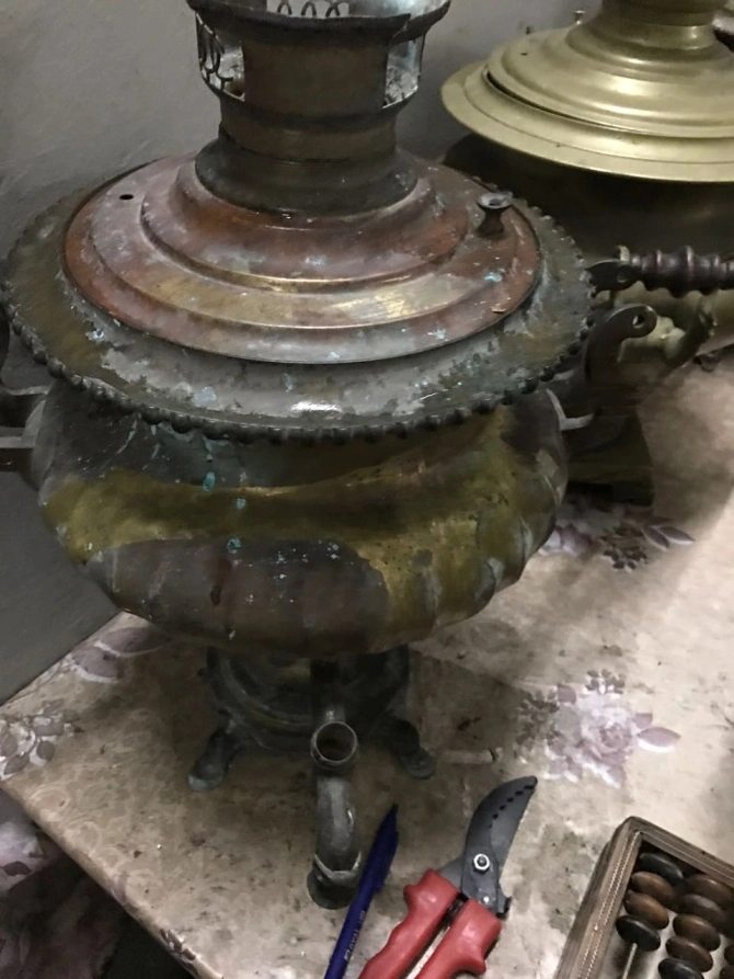 Ölkədən samovar çıxarmaq istəyən tutuldu (FOTO)