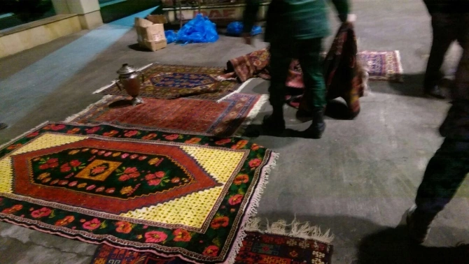Ölkədən samovar çıxarmaq istəyən tutuldu (FOTO)