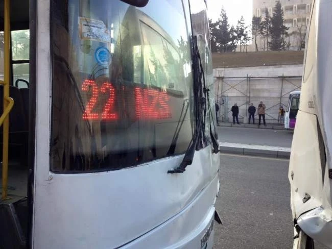 Bakıda avtobus qəzası (FOTO)