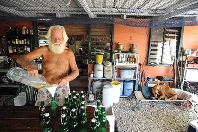 Vaxtilə milyarder idi, indi Robinzon Kruzo kimi adada yaşayır - FOTOLAR