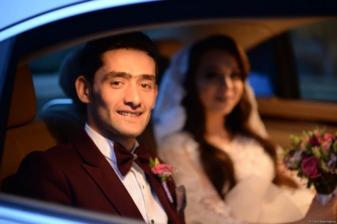 Мехрибан Алиева сыграла свадьбу молодоженам и подарила им автомобиль (фото)