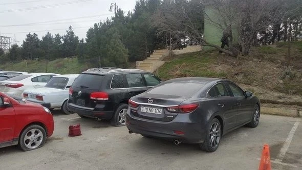 Дорожная полиция Баку отправила дорогие автомобили на штрафстоянку (фото)