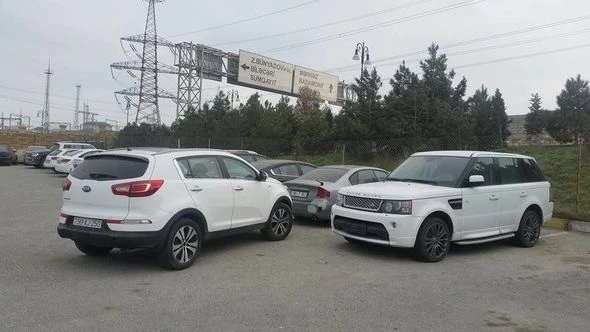 Дорожная полиция Баку отправила дорогие автомобили на штрафстоянку (фото)