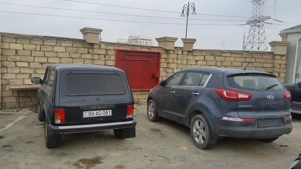 Дорожная полиция Баку отправила дорогие автомобили на штрафстоянку (фото)