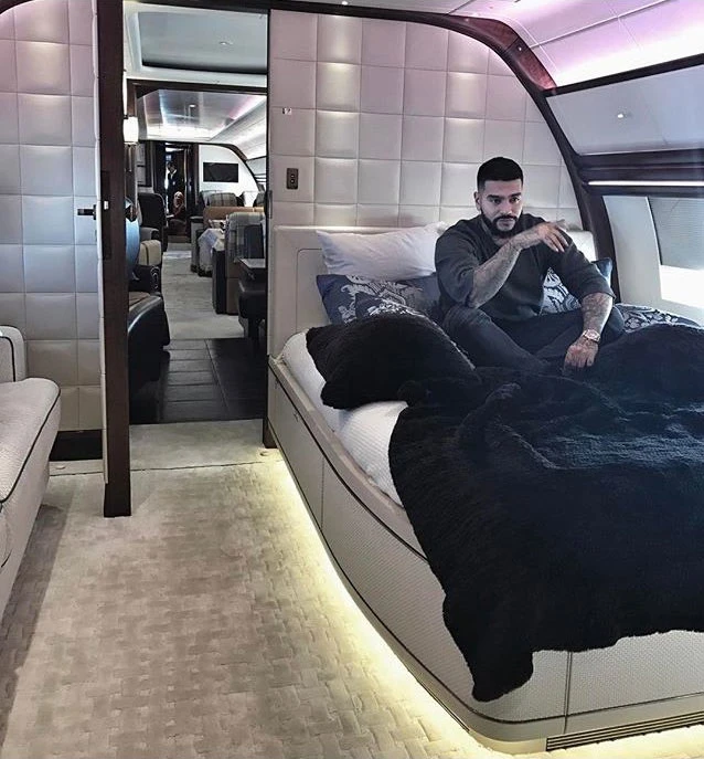 Тимати поделился ФОТО из личного самолета Рамзана Кадырова, а потом удалил его