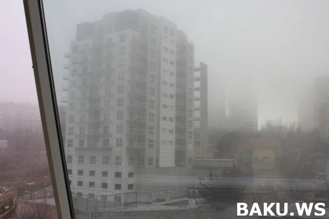 Баку окутал густой туман (фото)