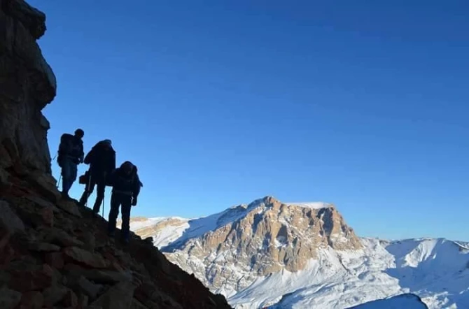 Alpinistlər Şahdağ zirvəsinə şəhid Çingiz Qurbanovun adını yazdılar (FOTO)