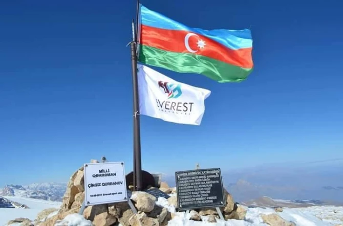 Alpinistlər Şahdağ zirvəsinə şəhid Çingiz Qurbanovun adını yazdılar (FOTO)