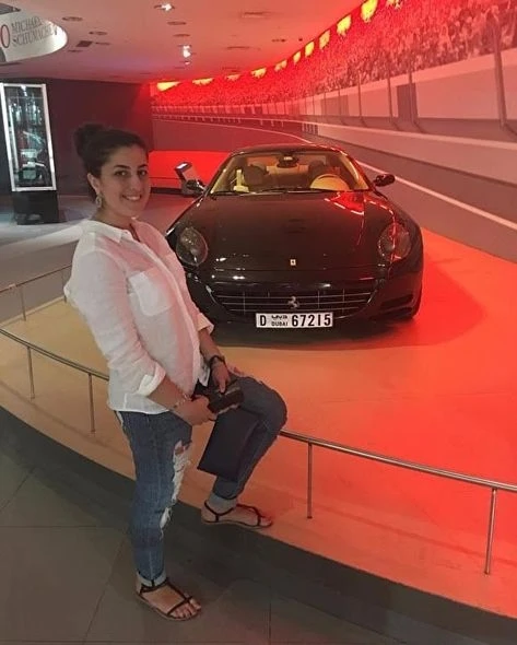 Dadaşeva bacıları Ferrari alarkən saxlanıldılar – FOTO