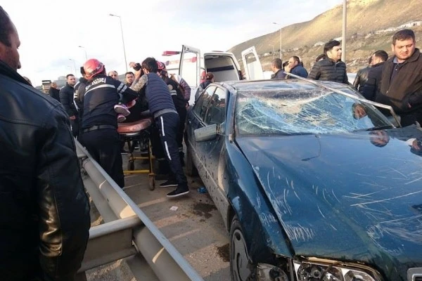 Bakıda qadın ağır qəza törətdi – Sərnişin avtobusu çevrildi… (FOTO, VİDEO)