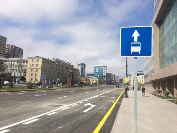 В центре Баку для автобусов выделена отдельная полоса (фото)
