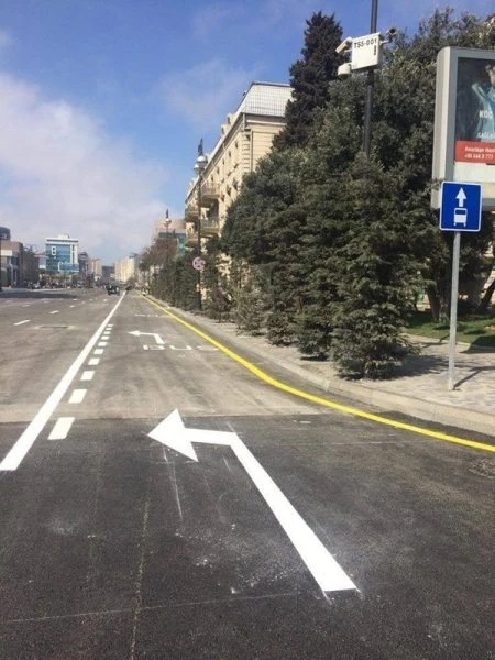 В центре Баку для автобусов выделена отдельная полоса (фото)