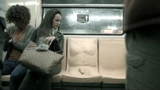 Hamı metrodakı bu oturacaqdan danışır: heç kəs oturmur - VİDEO/FOTO
