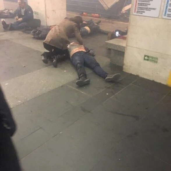 Мощный взрыв в петербургском метро: 10 погибших, более 50 пострадавших (видео)