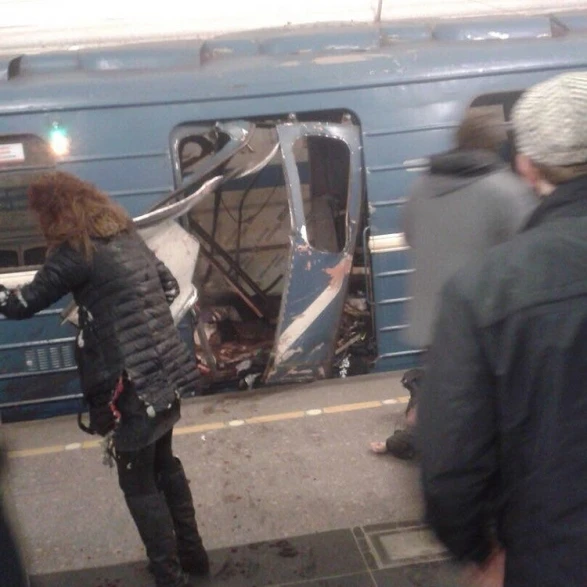 Мощный взрыв в петербургском метро: 10 погибших, более 50 пострадавших (видео)