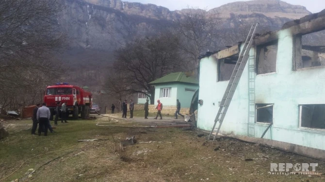 В Азербайджане подожгли дом директора школы (фото)