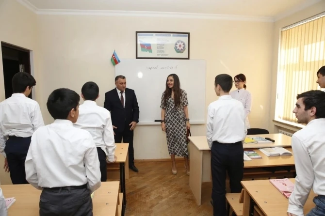 Лейла Алиева встретилась с детьми с ограниченными возможностями (фото)