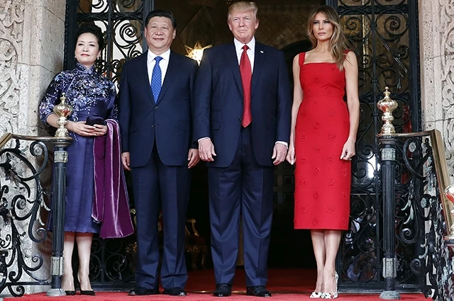 В СМИ обсуждают наряд Мелании Трамп на встрече с китайским лидером (фото)