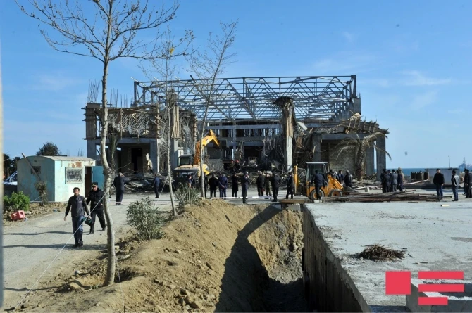 В Баку обрушился центр отдыха: двое погибших, 4 пострадавших (обновлено, фото)