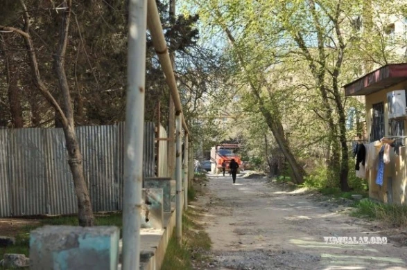 В Баку снесли Парк шехидов и строят здание (фото)