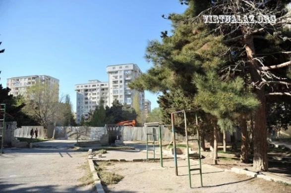 В Баку снесли Парк шехидов и строят здание (фото)