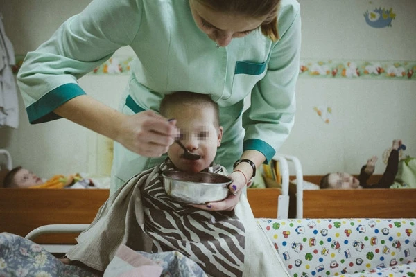 Dünyanı şoka salan hadisə - 20 yaşındakı qız 11 kq çəkiyə düşdü (FOTO)