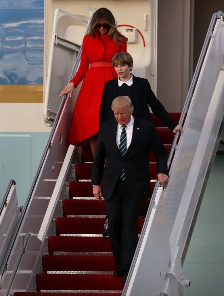 Дональда Трампа обвинили в неуважении к Мелании (фото)