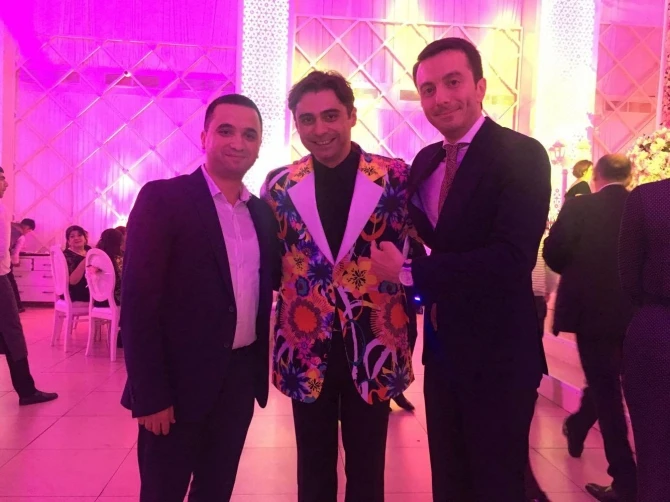 İlkin Həsənin toyunda məşhur aparıcının pencəyi üstündə 