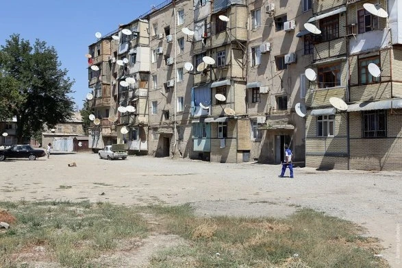 Девятиэтажки в Баку пока сносить не будут (фото)