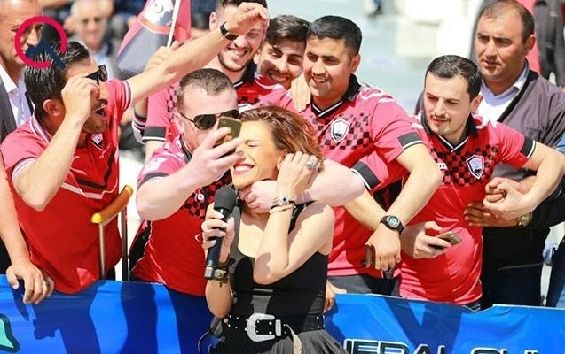 Naxçıvanda Röyanı belə öpdülər (FOTO)