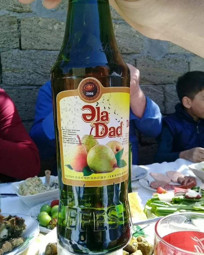 Azərbaycanda EFES butulkasında limonad satılır (FOTO)