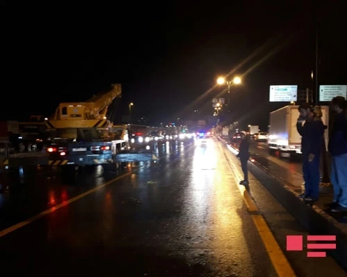 ДТП в Баку: прекращено движение на главном проспекте (видео)