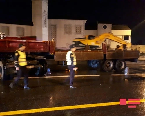 ДТП в Баку: прекращено движение на главном проспекте (видео)