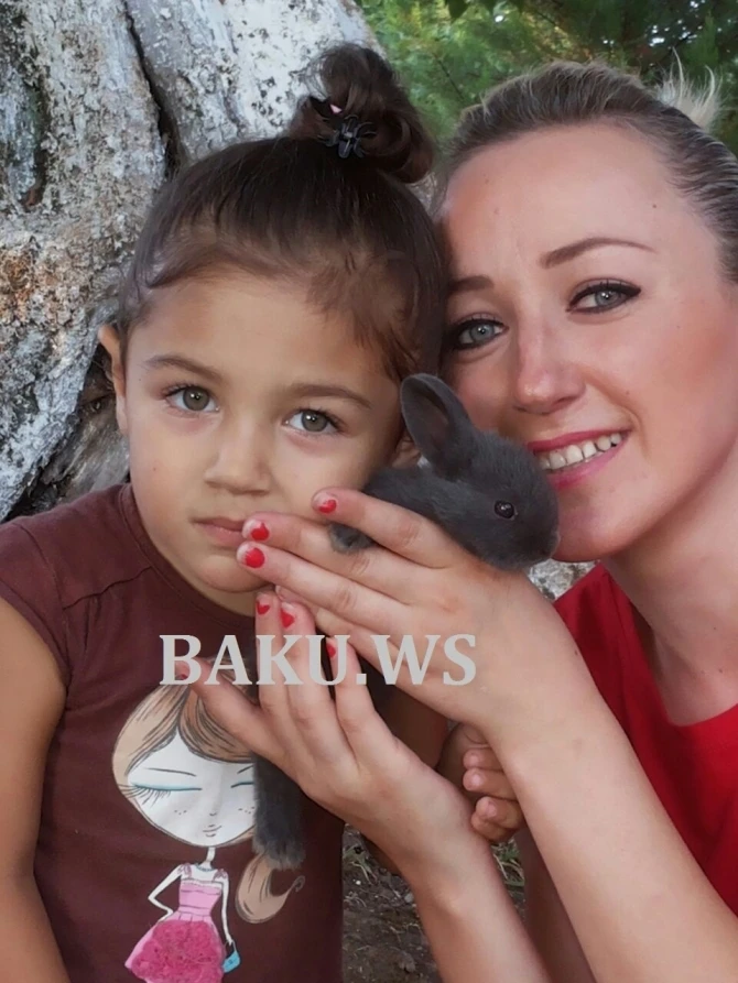 Всплыли снимки женщины, бросившейся с балкона жилого здания в Баку (фото)