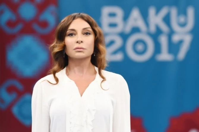 Мехрибан Алиева наградила победителей соревнований по вольной борьбе (фото)