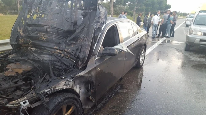 Bakıda BMW qəfil alovlandı - FOTO