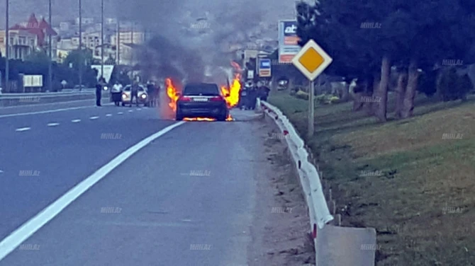 Bakıda BMW qəfil alovlandı - FOTO