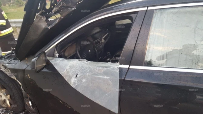 Bakıda BMW qəfil alovlandı - FOTO