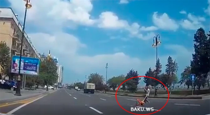 Этим женщинам в Баку, видимо, надоело жить (видео)