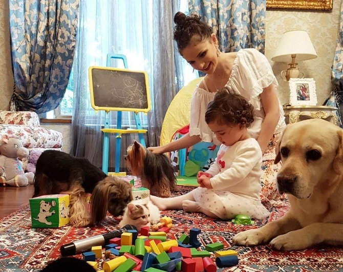 Bu da Lider TV-nin prezidentinin həyat yoldaşı və körpə qızı (FOTO)