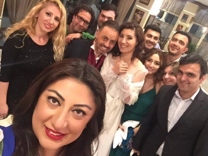 Azərbaycanlı aparıcı italyan aşpaza ərə getdi (FOTO)