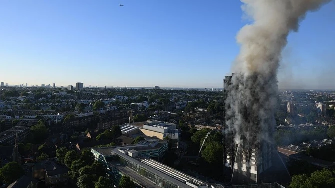 Londonda dəhşətli yanğın: 27 mərtəbəli bina külə döndü