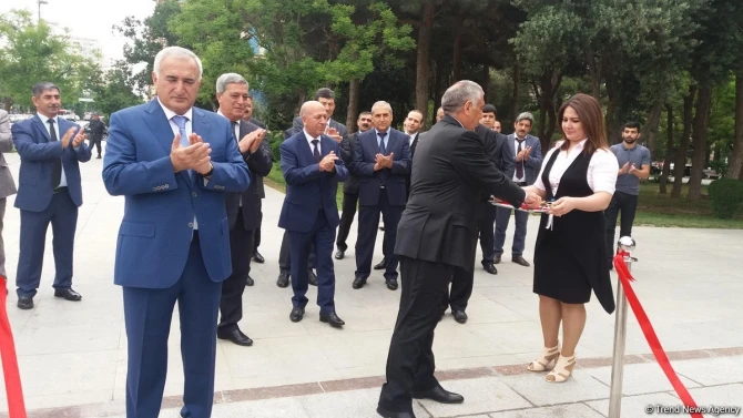 Открылся подземный пешеходный переход на одном из проспектов Баку (фото)