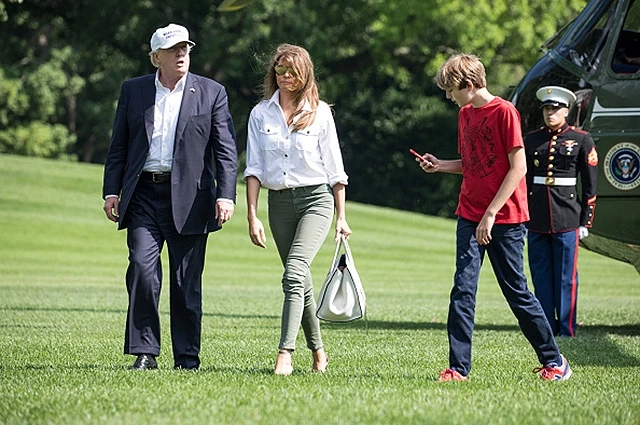 Дональд и Мелания Трамп провели выходные в загородном поместье (фото)