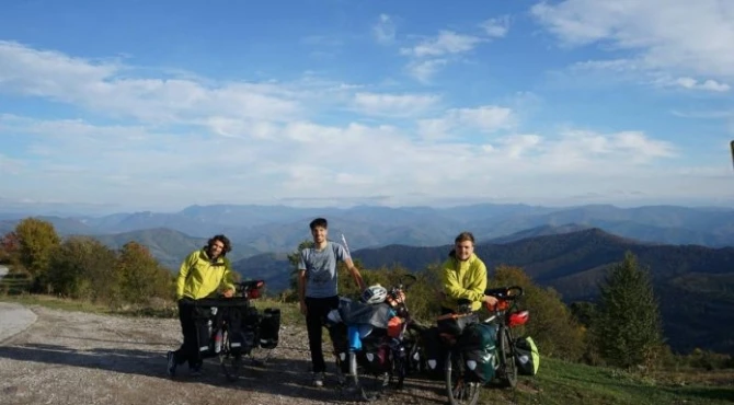 Dünyanı gəzsə də, Bakıda velosipedini oğurladılar - Turisti şoka salan hadisə - (FOTO)