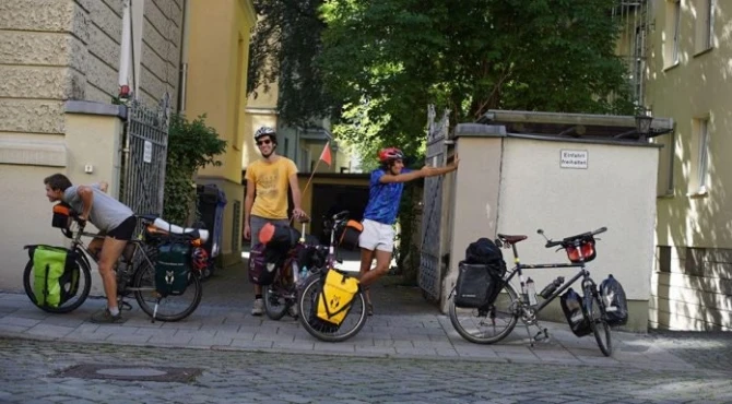 Dünyanı gəzsə də, Bakıda velosipedini oğurladılar - Turisti şoka salan hadisə - (FOTO)