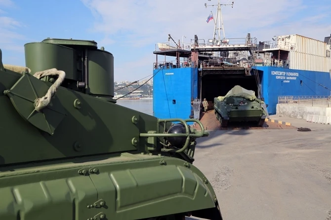 Россия поставила в Азербайджан большую партию вооружения (видео)