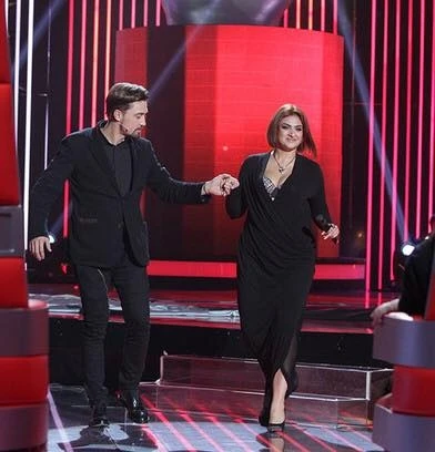 Azərbaycanlı müğənninin yediyi sosiskadan milçək çıxdı (FOTO)