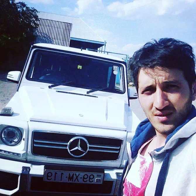 В ДТП на магистрали Баку-Газах погибли глава компании и сотрудник телеканала (фото)